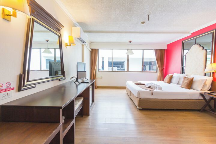 Room 12 of 92