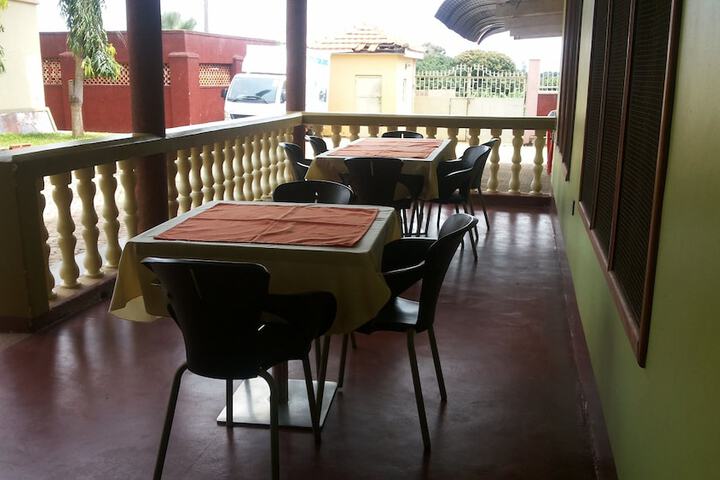 Dining 72 of 78