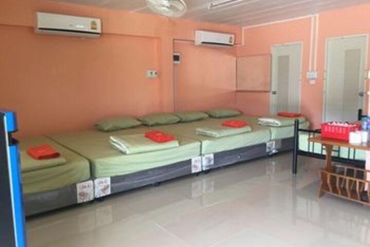 Room 6 of 27