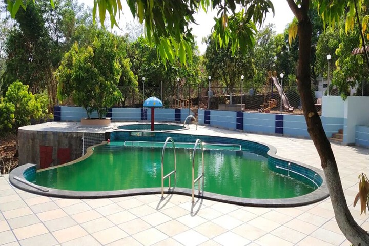 Pool 16 of 24