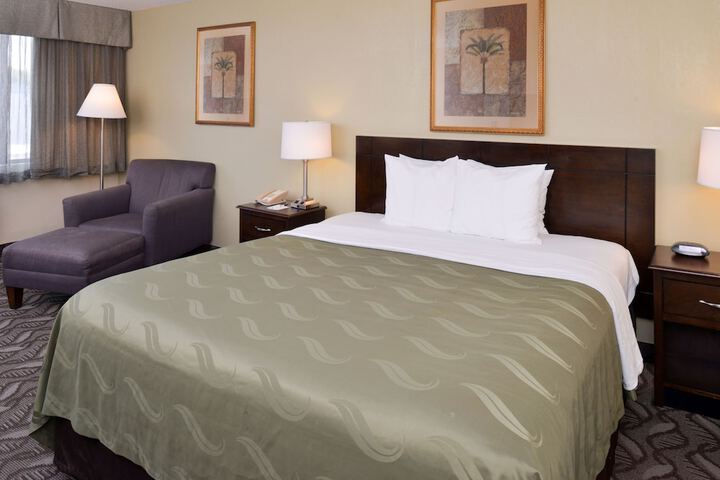 Suite King Bed Sofa (5 of 7)