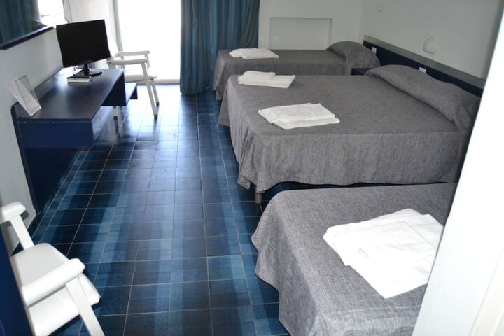Room 4 of 50