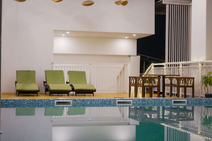 Pool 51 of 209