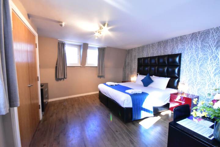 Room 100 of 182