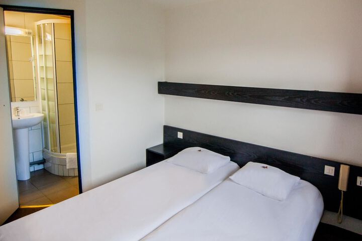 Room 12 of 38