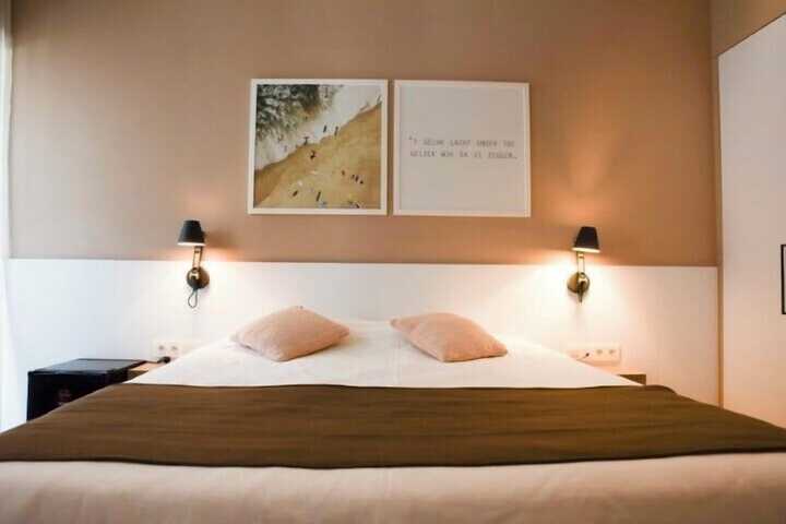 Room 7 of 77
