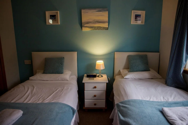 Room 4 of 13