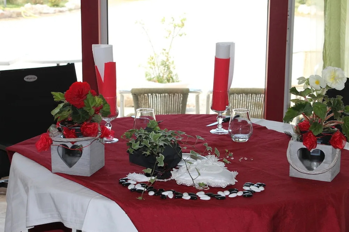 Dining 17 of 20