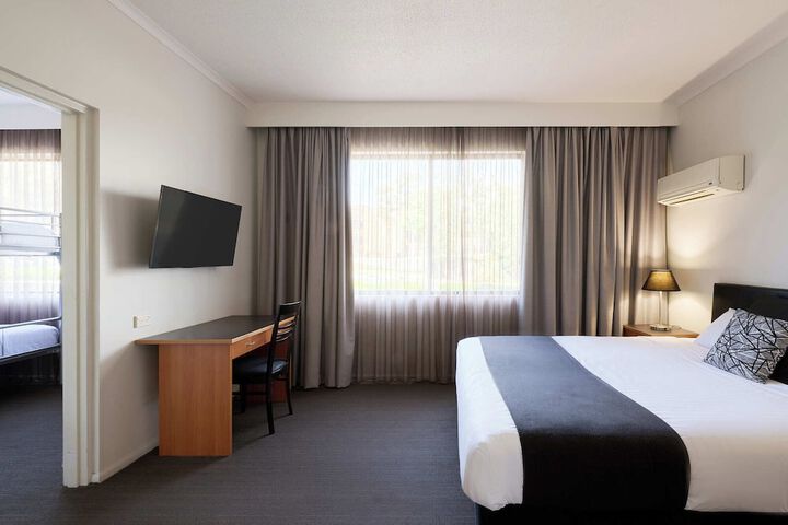Room 5 of 25