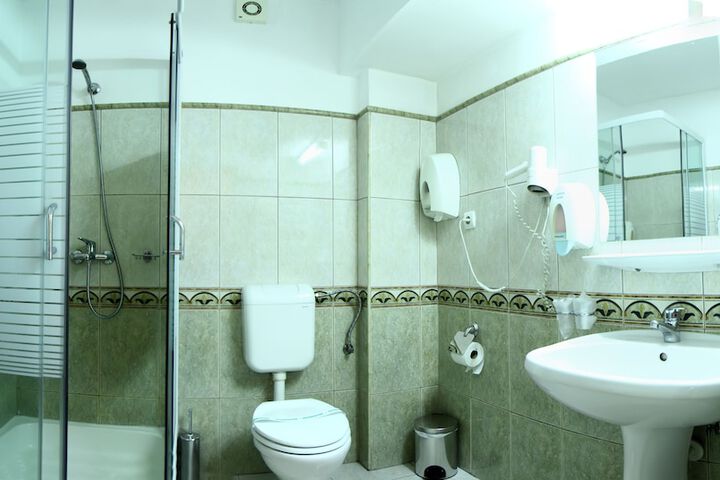 Room 14 of 34