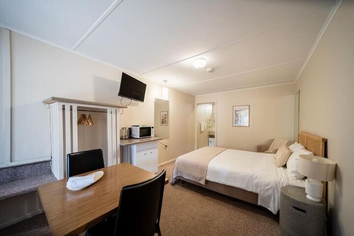Room 10 of 22