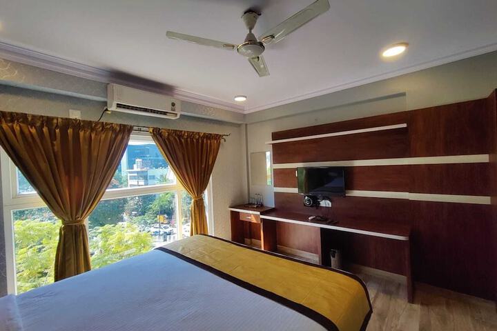 Room 3 of 32