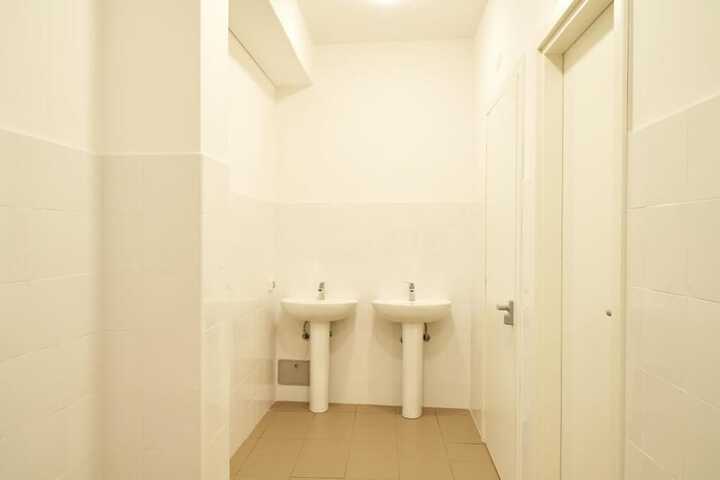 Room 10 of 12