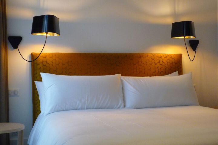Room 32 of 144
