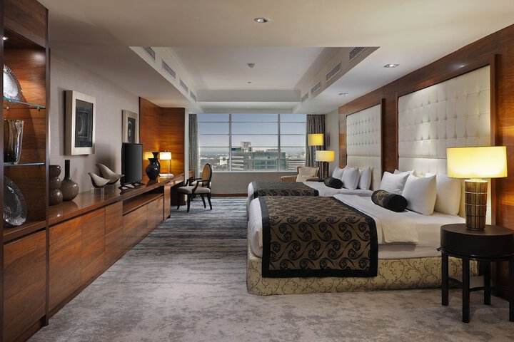 Room 4 of 77