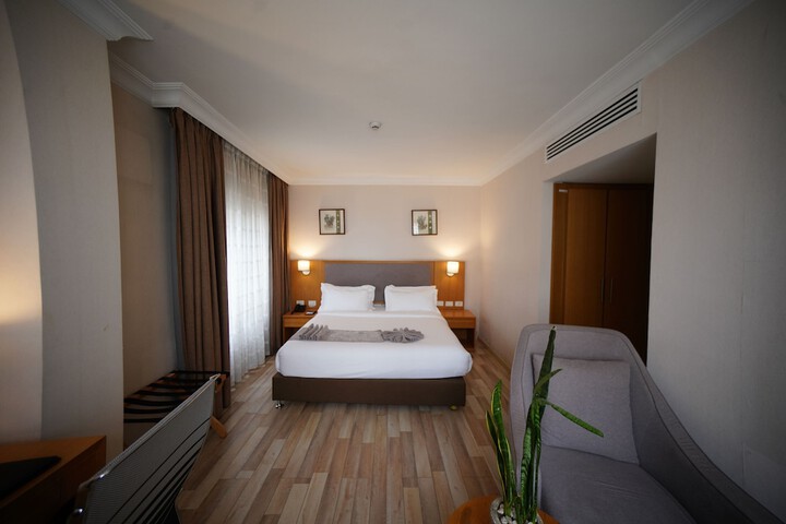 Room 31 of 163