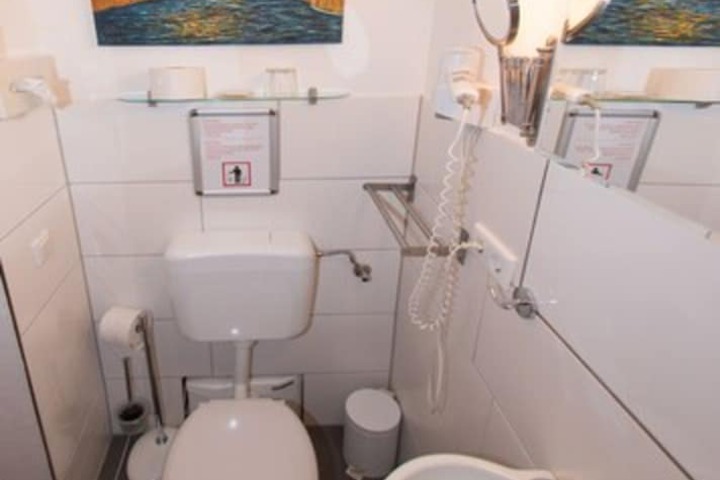 Room 55 of 107