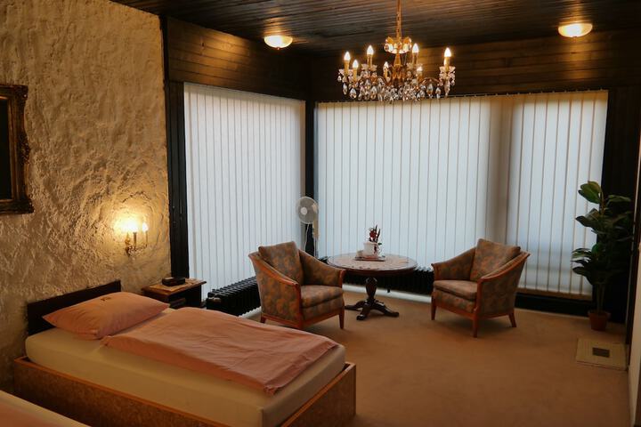 Room 5 of 34