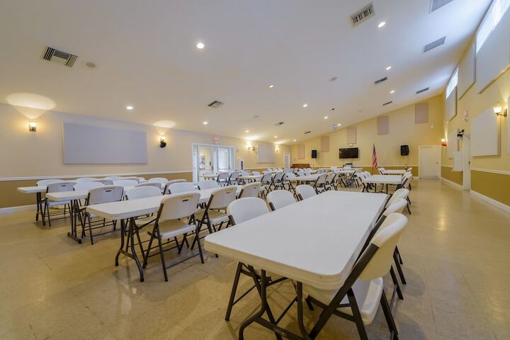 Ballroom/Hall 21 of 25