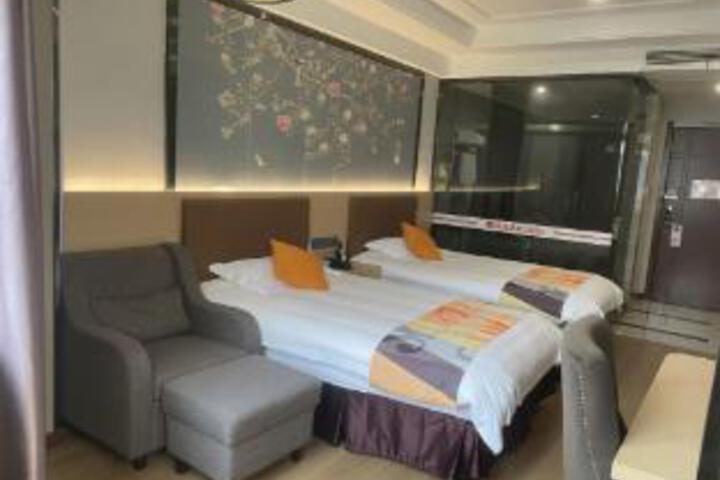 Room 14 of 15