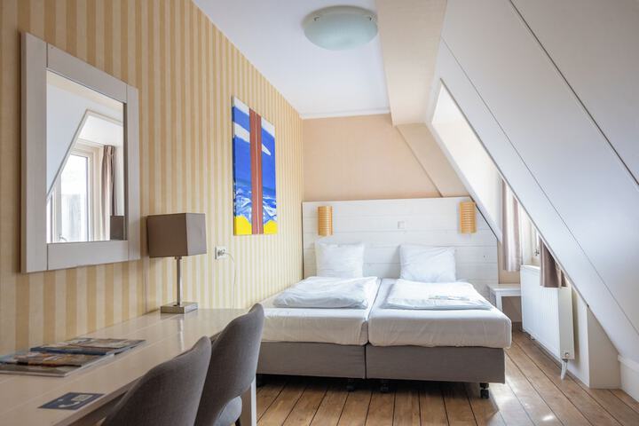 Room 6 of 44