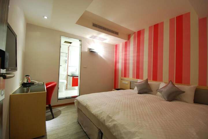 Room 11 of 25
