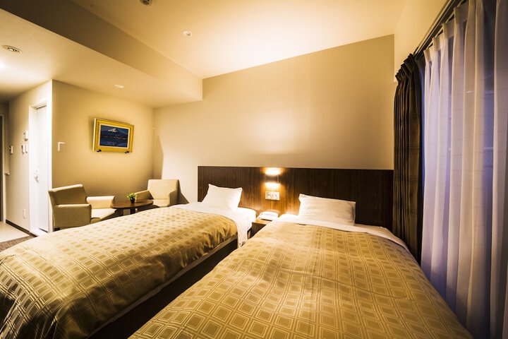 Room 7 of 48