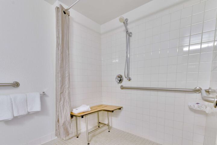 Double Bed Accessible (11 of 13)