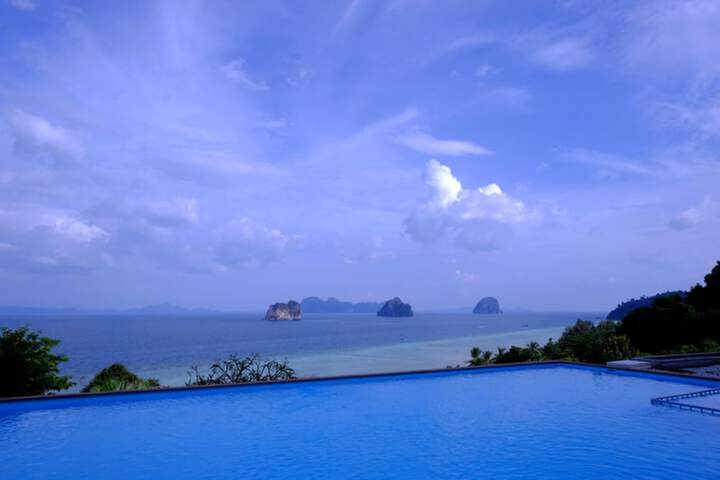 Hotel Pool