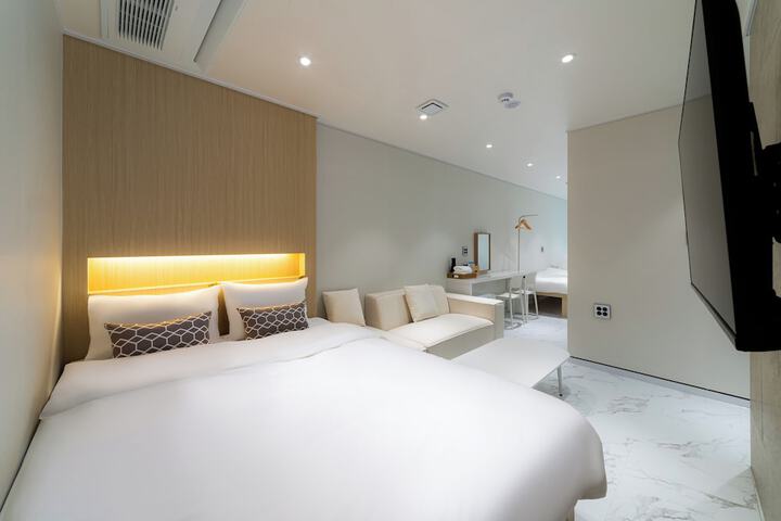 Room 43 of 84