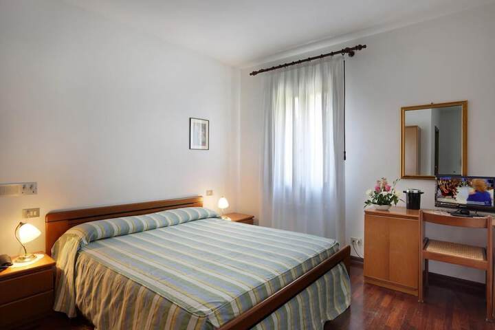 Room 3 of 21