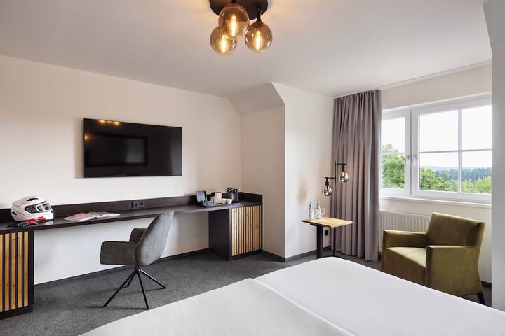 Room 16 of 38