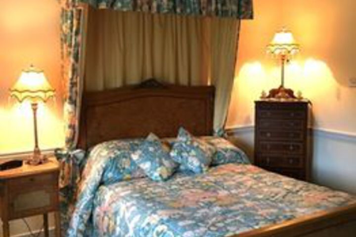 Room 12 of 19