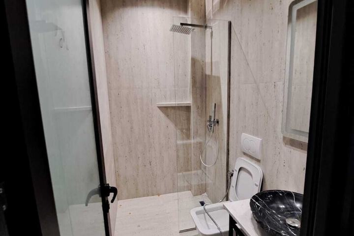 Room 14 of 16