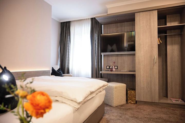 Room 15 of 36