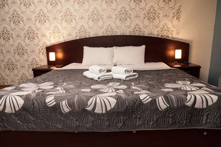 Room 9 of 26