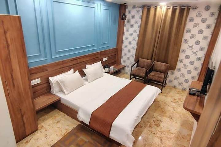 Room 7 of 10