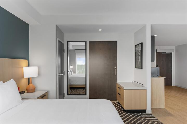 Room 30 of 103