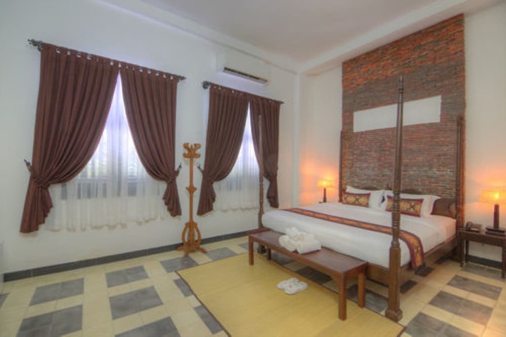 Room 9 of 38