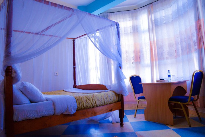 Room 3 of 43