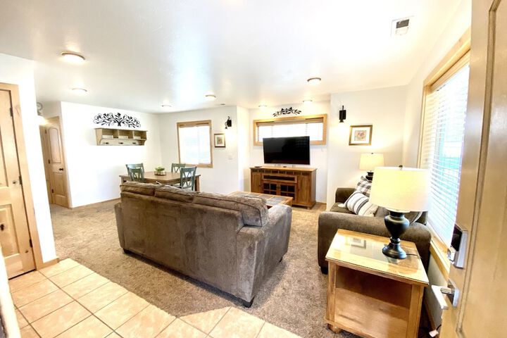 Lounge 279 of 426