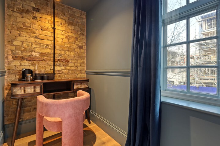 Room 15 of 28