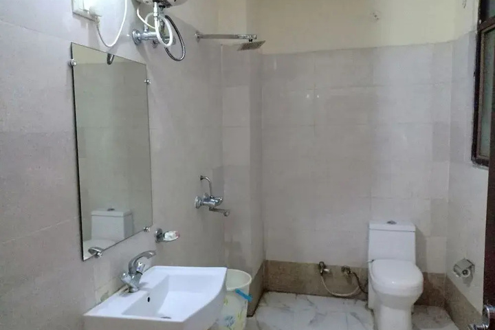 Room 7 of 10