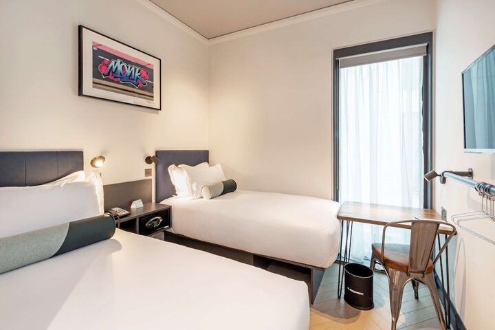 Room 15 of 112