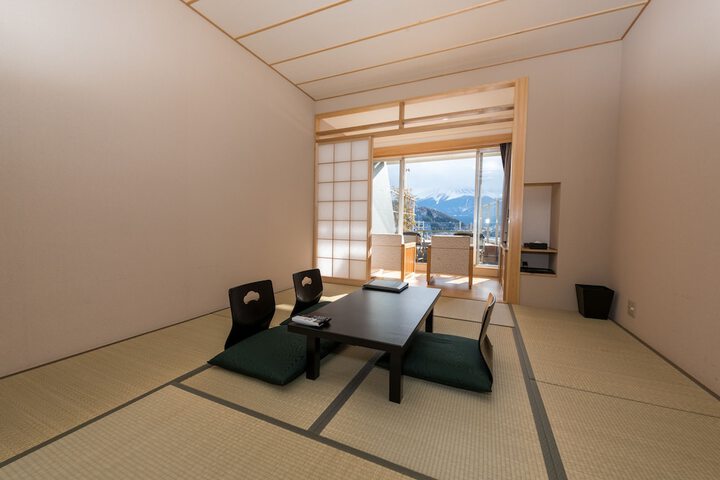 Room 25 of 127