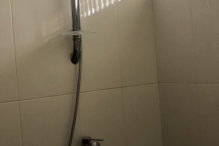 Room 4 of 42