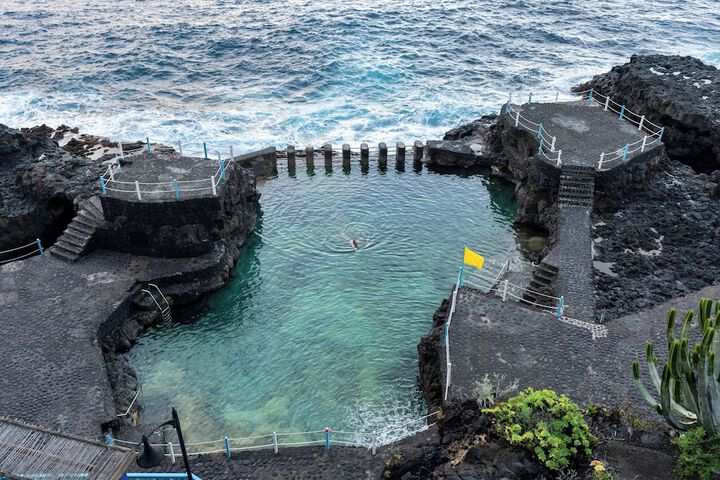 Hotel with Pool