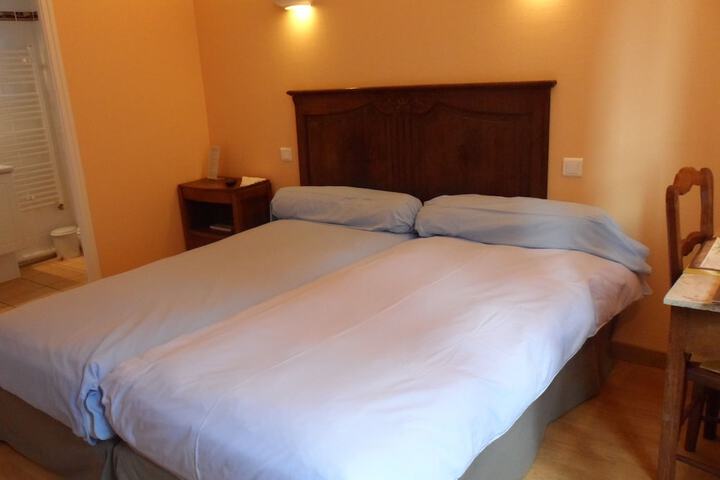 Room 4 of 30