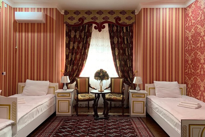 Room 11 of 32