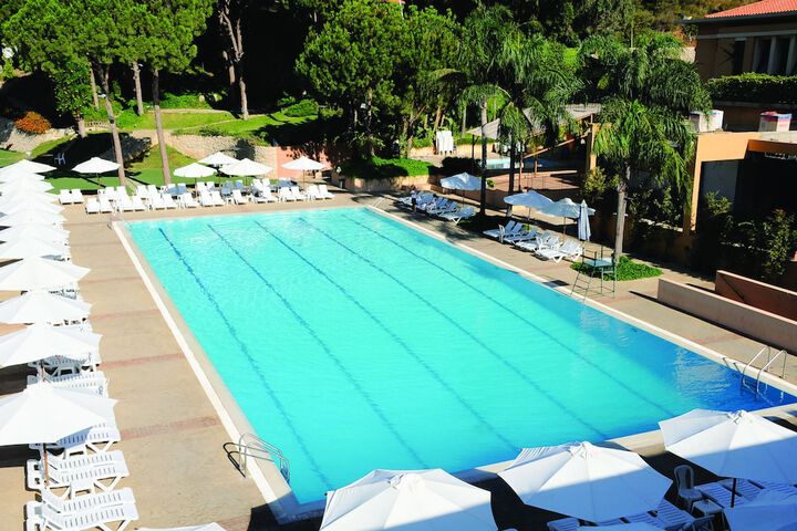 Pool 90 of 128